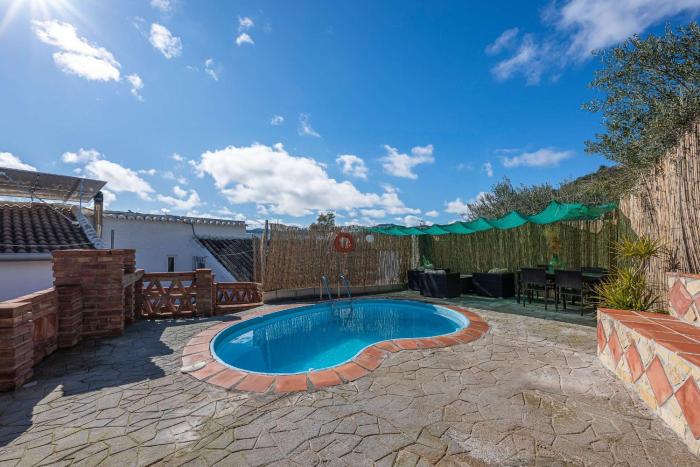 Piscina y Entorno Natural Unico - Casa en Colmenar