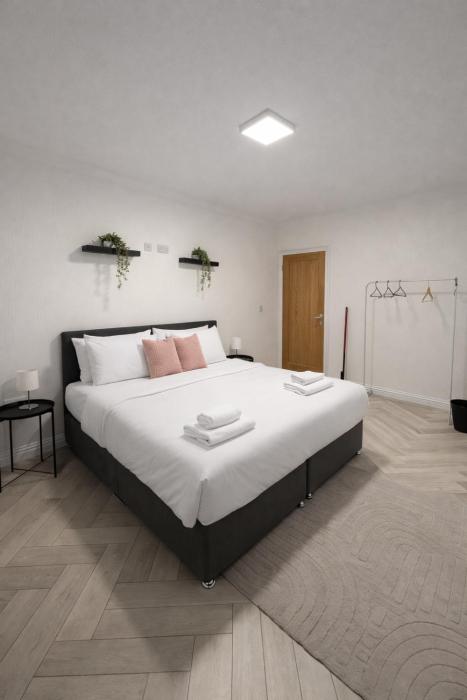 Modern Comfort for Longer Stays in Bury, 2-Bedrooms