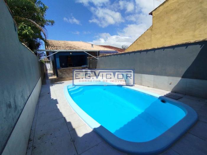 Casa com Piscina 300 mts da praia