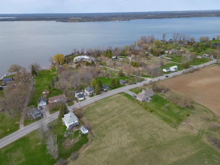 Prince Edward County-Enjoy Picton WIne Country