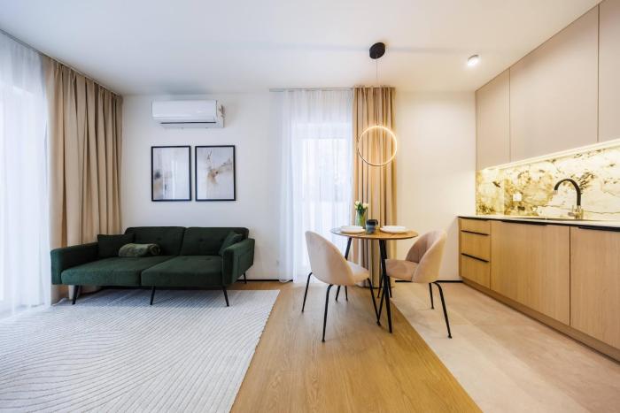 M2 Aura Apartments With Free Parking by StayNest