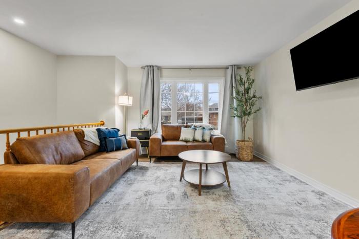 Chelsea Suite 3BR, 1B with parking for 28plus stays