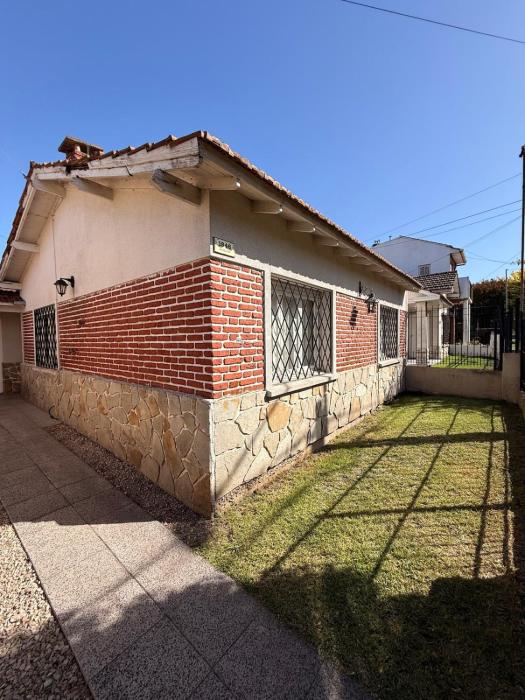 Casa con parque gigante, parrilla, garage y WIFI