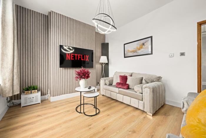 Modern and Comfy 3 Bed Manchester Home near Etihad and Coop Live Arena