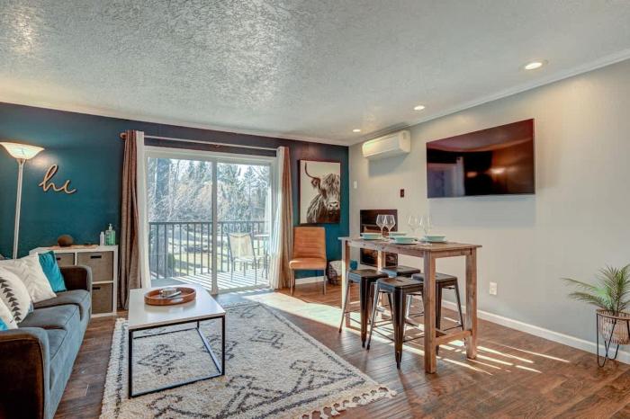 Elegant Second-Floor Condo Near Downtown Bend