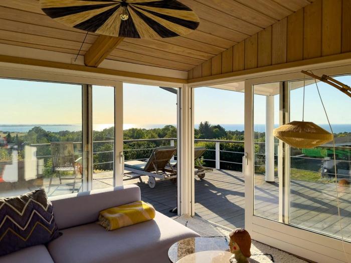Colourful Home With Panorama Near Sejer Bay