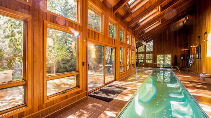 Sunriver by AvantStay Cozy Mountain Home w Indoor Pool and Hot Tub