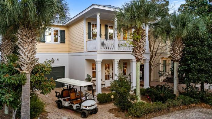 Seagrove Gardens Mins to the Beach Santa Rosa Retreat w A Design