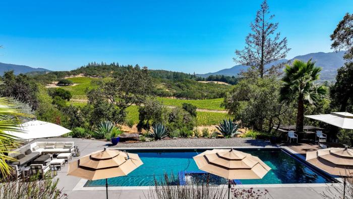 Kenwood Vista by AvantStay 7acres w Pool Fire Pit Vineyard Views