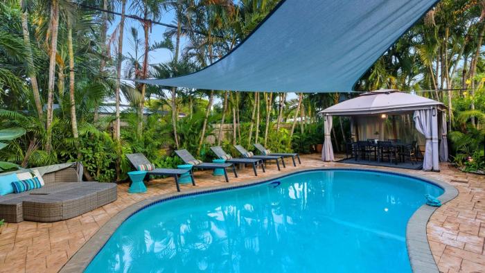 Fort Lauderdale Escape with Pool Hot Tub Dual Kitchens Paradise Stay by AvantStay