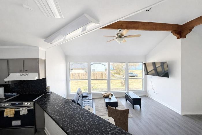 Lakefront 2BR house - Boathouse & Pier