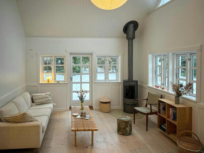 Architects Timber House In Woods By Tisvilde