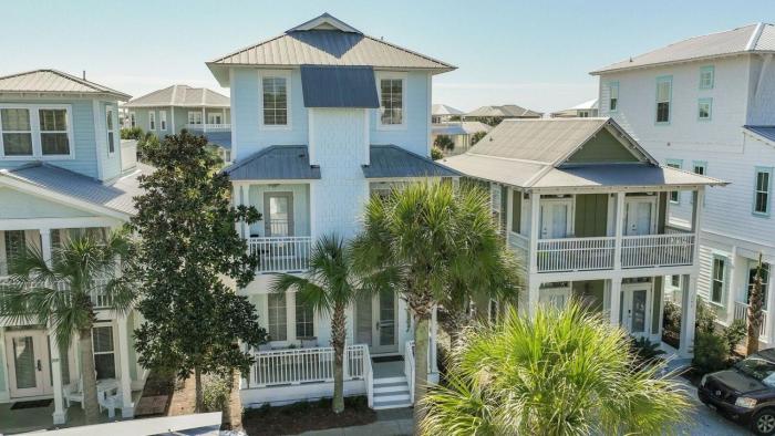 30A Emerald Waters by AvantStay Pool Bikes Bonfires