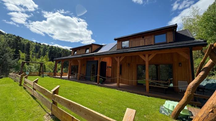 Gościejówka na skraju lasu