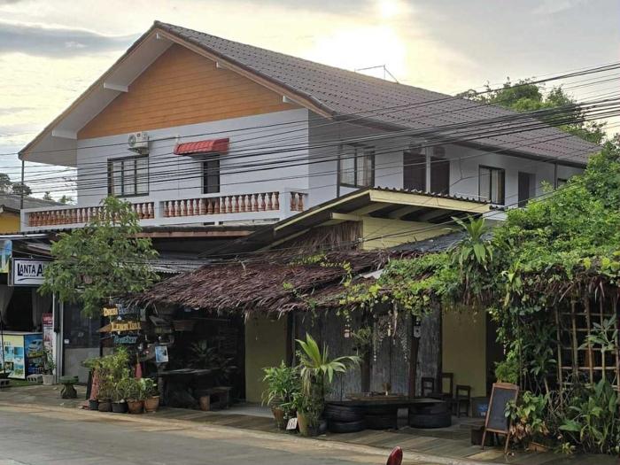 Lanta Ala Guest House