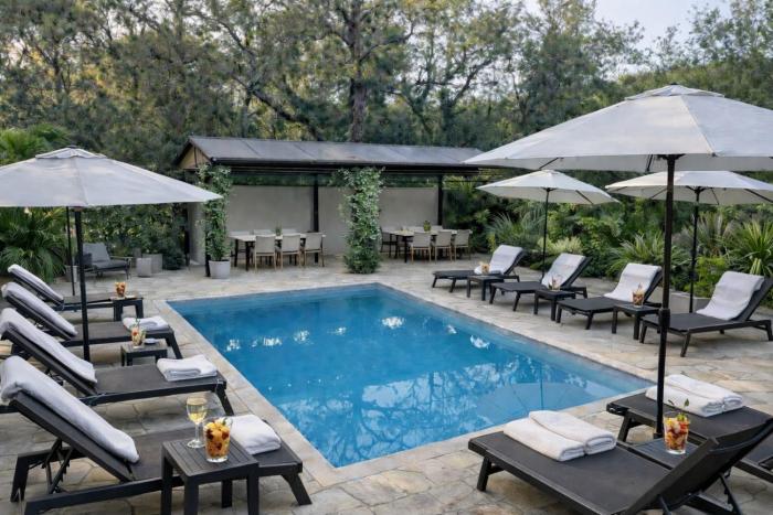 Ninas Pool Residence II