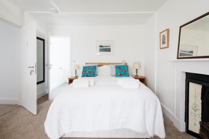 Ensuite room only in beautiful former farmhouse garden and parking