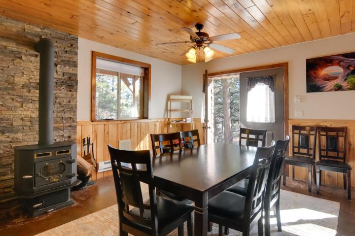 Alton Natl Park Adventure Base with Shared Hot Tub