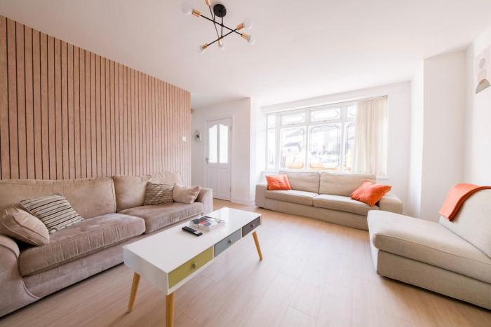 Huge 6BR Modern Retreat, NEC - HS2 - BHX - City