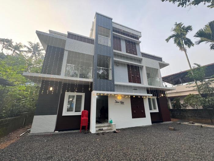 MIRACLE INN Rajagiri