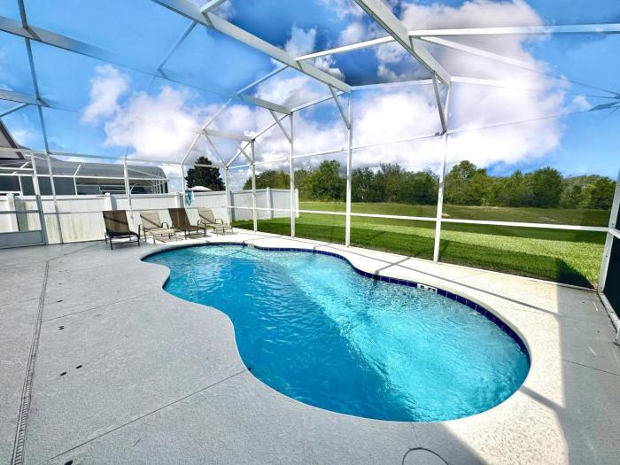 4 Bed Pool Home On Golf Community 1332