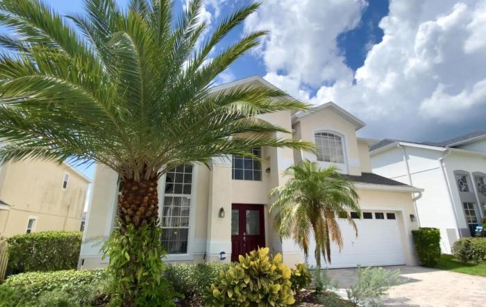 Spacious Modern And Pool Home With Spa