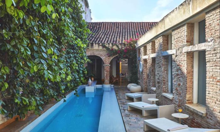 NOK Award Winning 4BR Villa wih pool at Getsemani