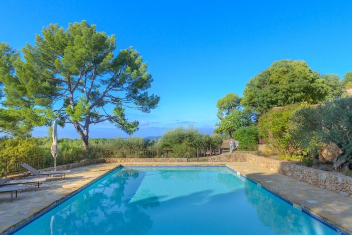 Mas Provençal dException avec Piscine et Vue Mer pour 8-10 Personnes