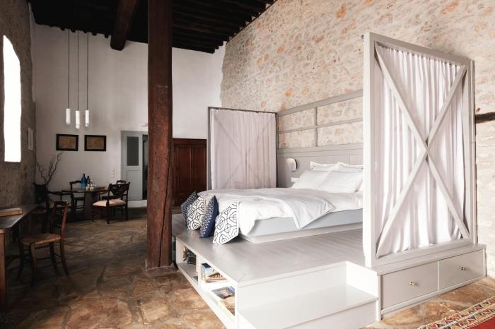 Keresbino Hydra Manor House