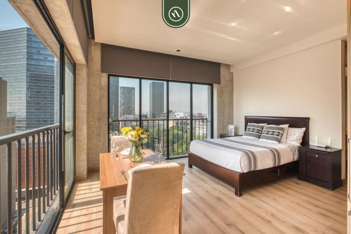 Beautiful Condo with City Views – Alameda Central