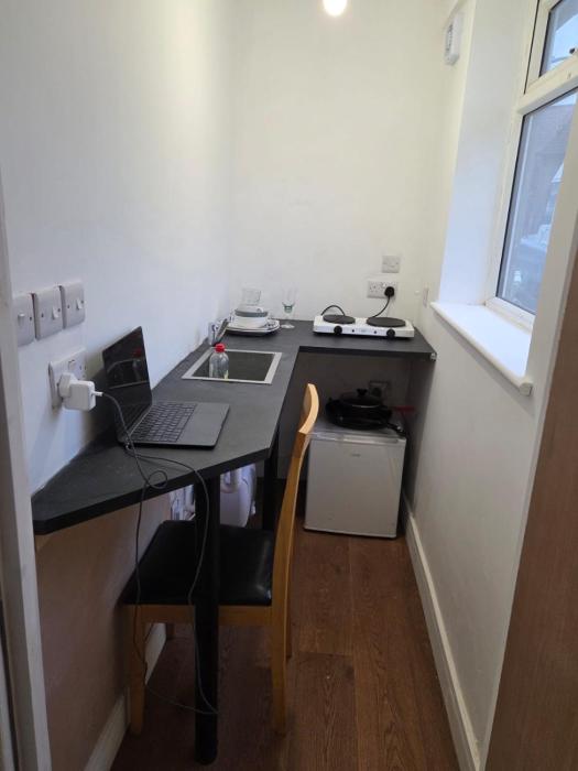 Fantastic Studio in Morden