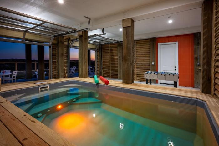 Luxury Beachfront l Private Hot Tub, Pool, & 2 Arcade Games