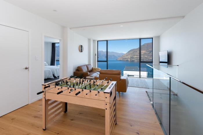 The Alpine Lakeview Luxe Retreat VI by Peakhost