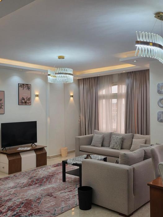 شقة جميله ورائعه وهادية في التجمع الخامس