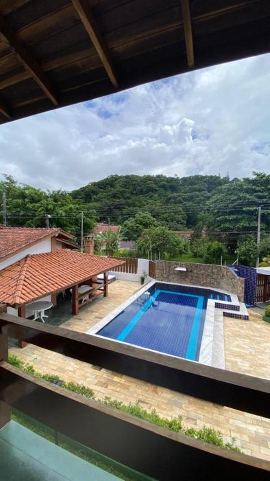 Casa com piscina em condomínio na Prainha