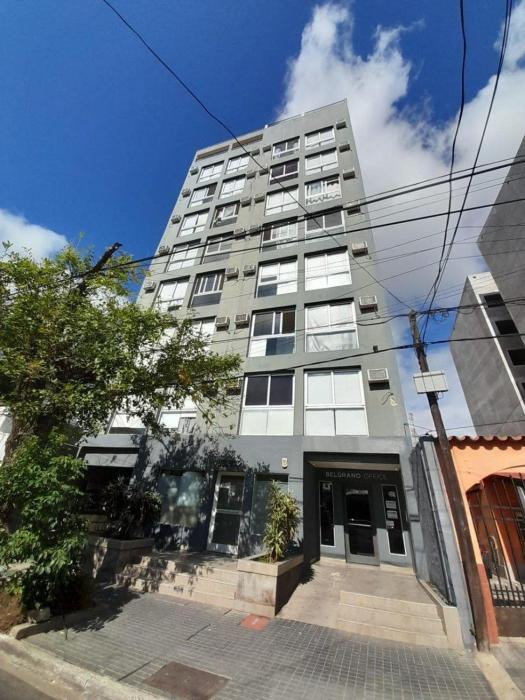 Monoambiente con pileta en zona hospitalaria