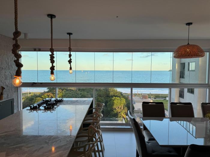 Frente Mar, 4 Quartos, Clube Completo, Monitoramento 24H