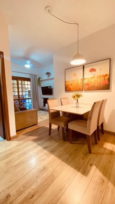 Próximo ao centro, Ar, varanda e churrasqueira!