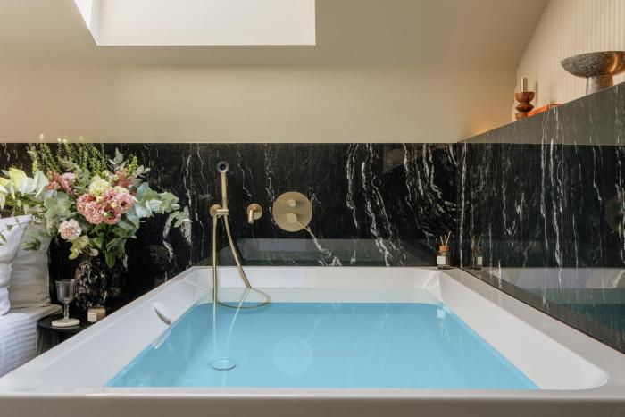 The Krakow Palace near Wawel Castle by BQQK