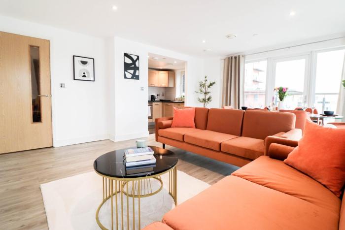 Modern 2-Bed Thames View Near Woolwich Tube & DLR