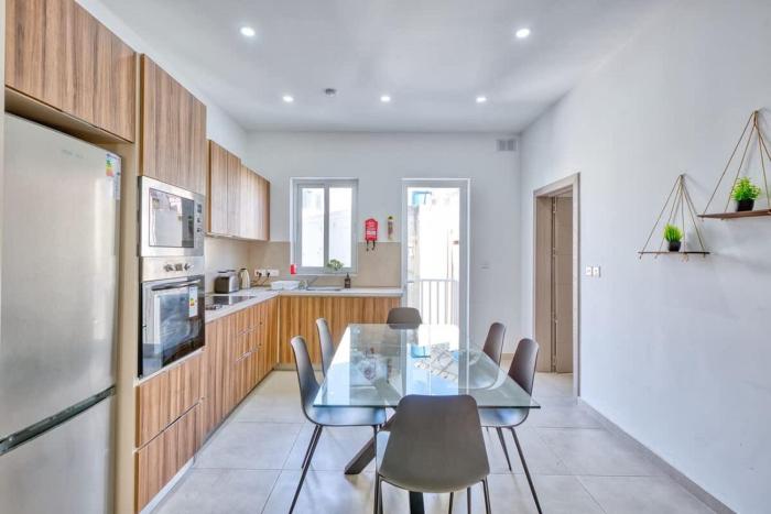 Ta Xbiex Suite Stay with Balcony close to seafront