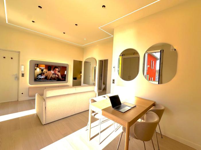 MONACO - MENTON - SEA VIEW - PREMIUM LOCATION - 2 BEDROOMS- LUXURY RENOVATED - PARKING - CLIM - BALCONY - Beach