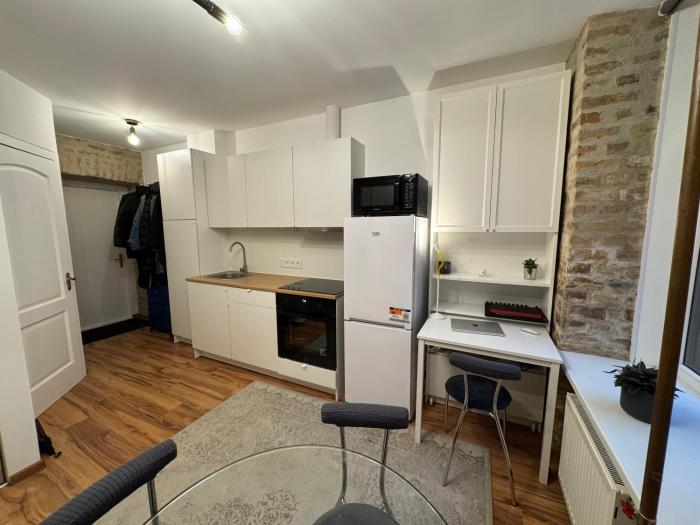 Efficient Fully Equipped Central Studio