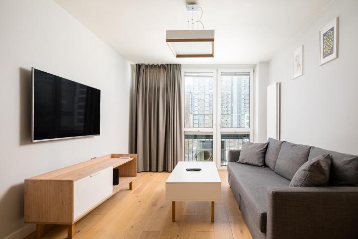 Rondo ONZ Modern Apartment by BookingHost