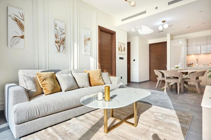 The Crest C Luxury Retreat Stylish & Serene