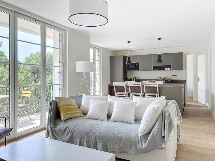 Marine Brilliance, AC parking and sea view