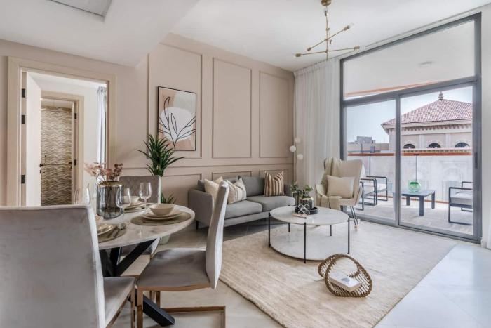 Full Dubai Skyline View on High Floor