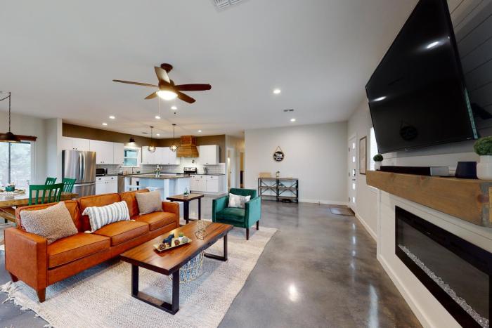 Secluded home with firepit, gas grill, central AC, game room, WD