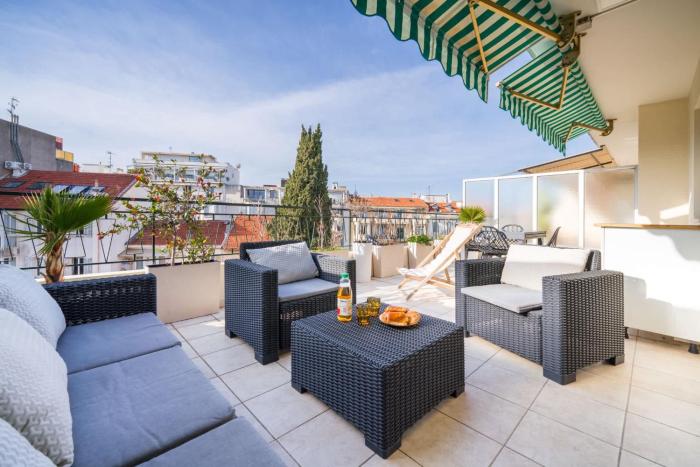 Antibes SkyView - central, cocooning avec terrasse et parking