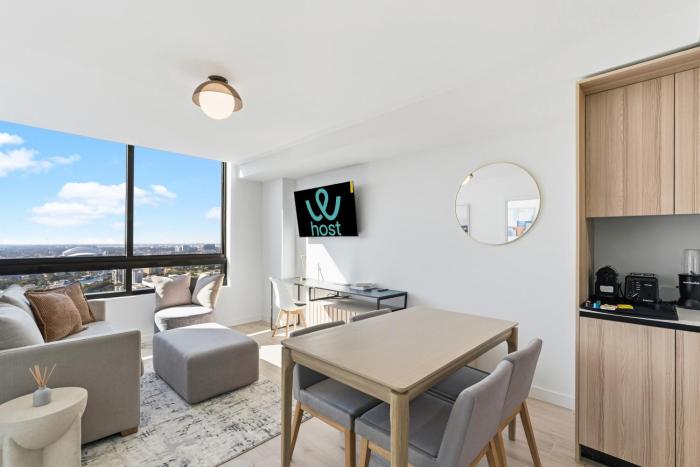 Well-Located Condo with Free Parking and Amenities